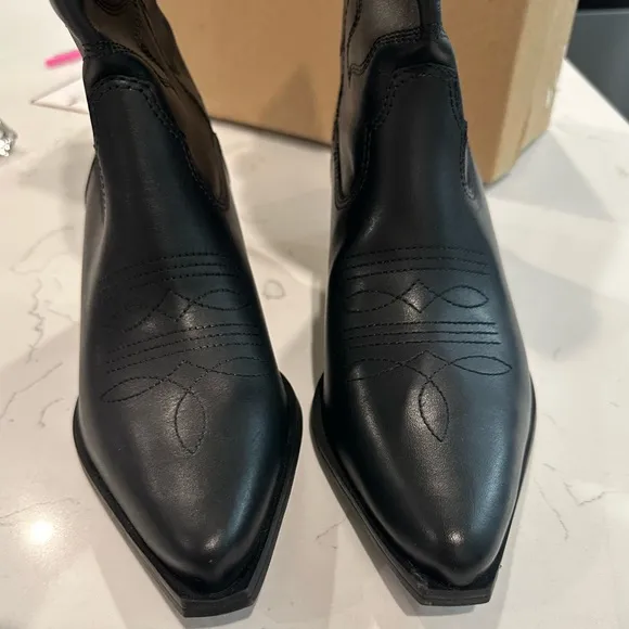 STEVE MADDENz BLACK BOOTS SIZE 9