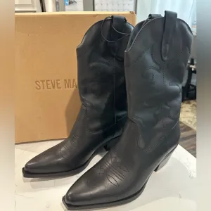 STEVE MADDENz BLACK BOOTS SIZE 9