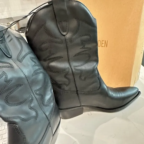 STEVE MADDENz BLACK BOOTS SIZE 9