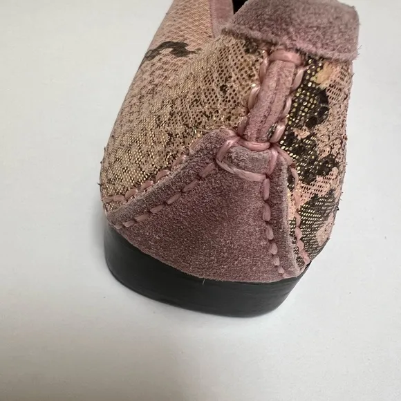 Stewart Weitzman Elegant Gold Snake Print Women's Loafers size 10