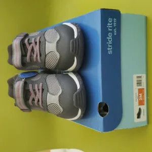 StrideRite M2P Kendrick Unisex sneakers