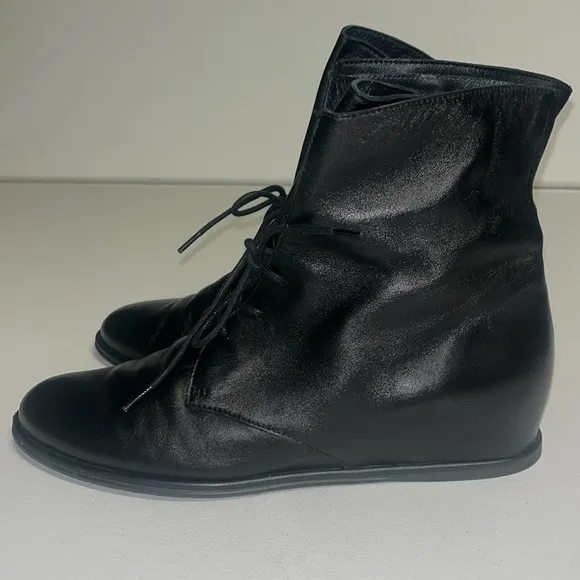 Stuart Weitzman Black Leather ankle Flat Lace Up Boots