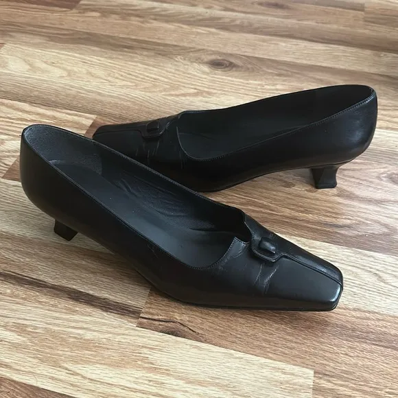 Stuart Weitzman, black leather heel shoes size 10