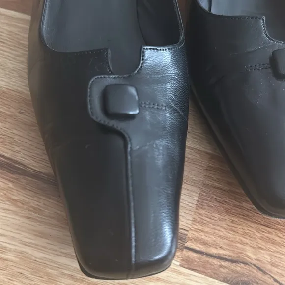 Stuart Weitzman, black leather heel shoes size 10