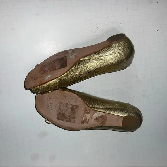 STUART WEITZMAN gold mini wedge open toed shoes 5.5