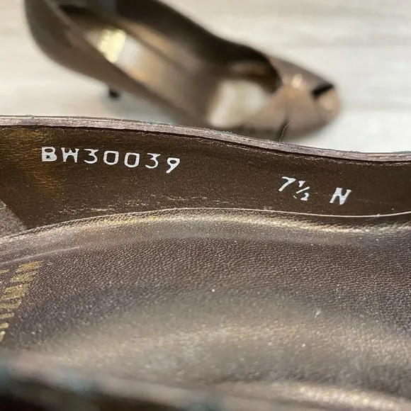 Stuart Weitzman Heels size 7.5.