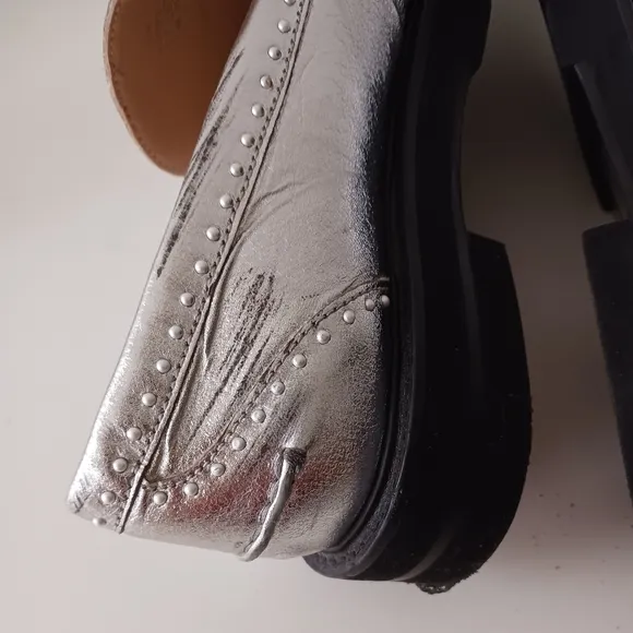 STUART WEITZMAN Parker Loafers Medium Silver Leather Metallic size 9
