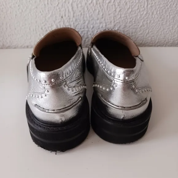 STUART WEITZMAN Parker Loafers Medium Silver Leather Metallic size 9