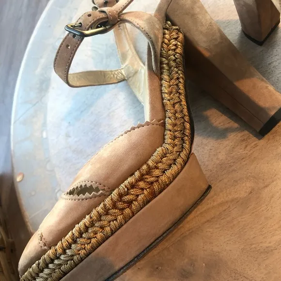 Stuart Weitzman ... Swede high sandal
