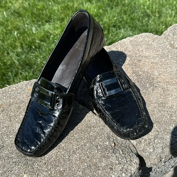 STUART WEITZMAN~Women's~Embossed~ Black~Caiman~Crocodile Leather~Loafer~Sz. 9~BR