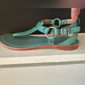 Stunning Color Unique Frye Sandals 8M 30%off