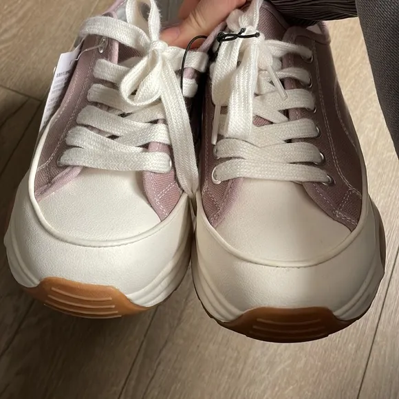 Stylish Rosy Pink purple and White Women's platform Sneakers size 37 / size 6.5