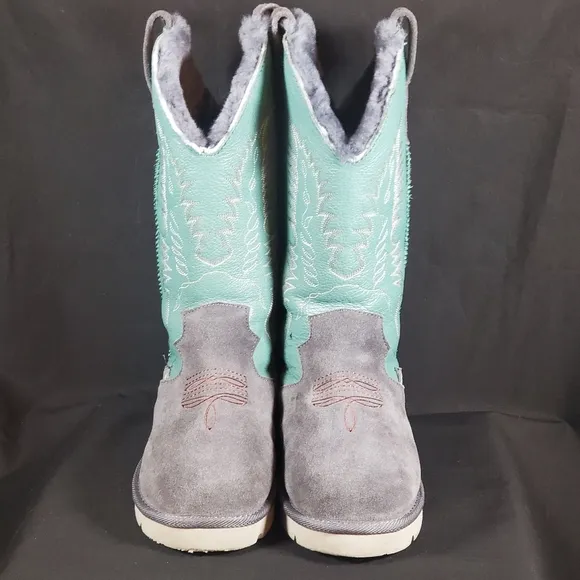 Super Lamb Boots NWOT'S