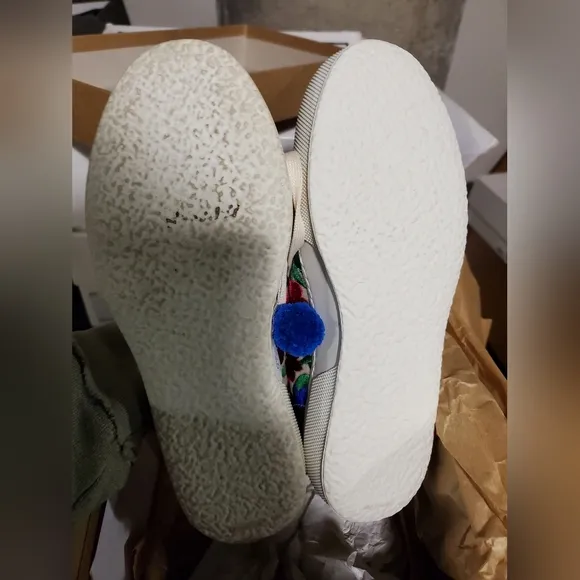 Sz 35 NIB Joshua printed sneakers