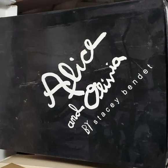 Sz 5.5 NIB $495 Alice   Olivia boots