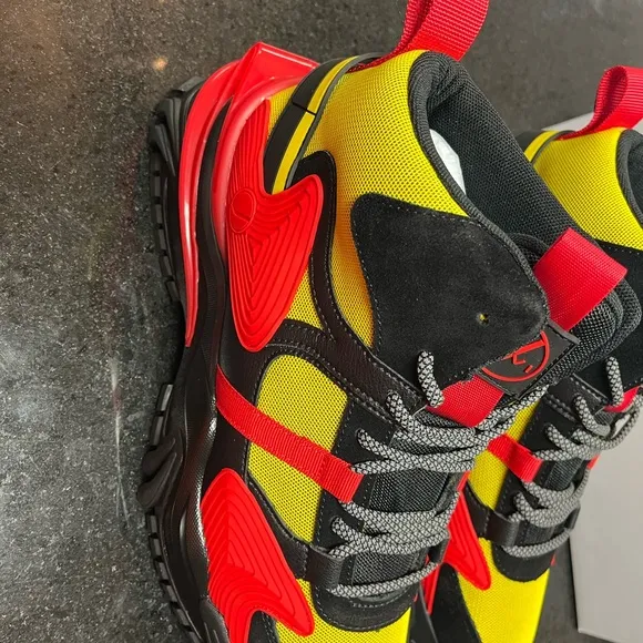 Sz 9 java red &amp; black boots