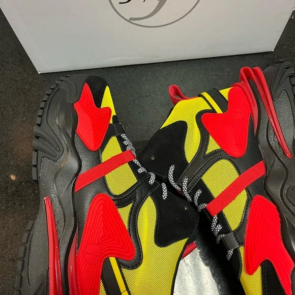 Sz 9 java red &amp; black boots