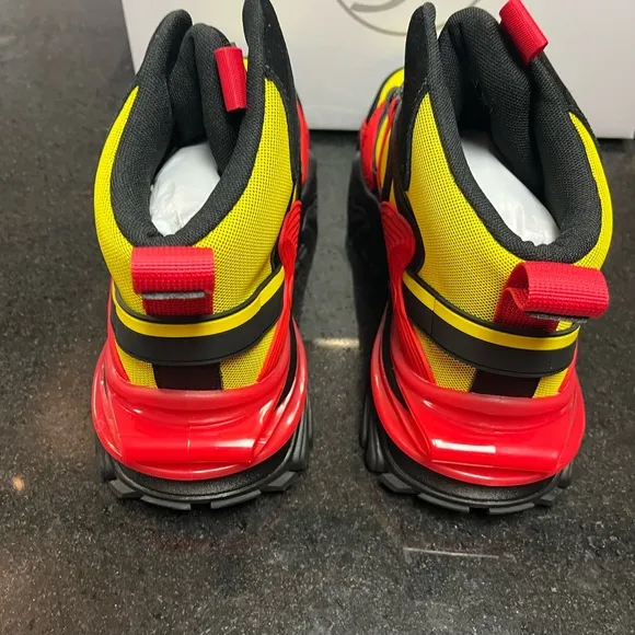 Sz 9 java red &amp; black boots