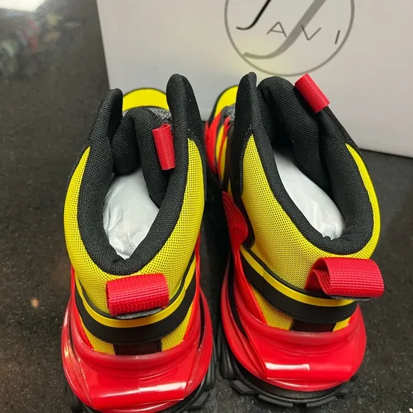 Sz 9 java red &amp; black boots