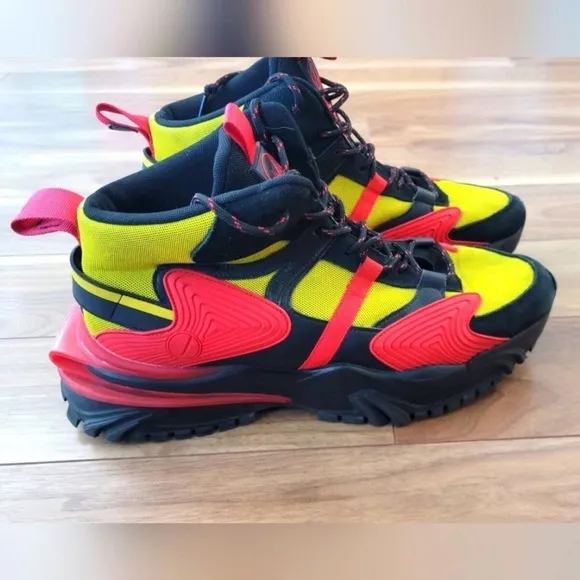 Sz 9 java red &amp; black boots