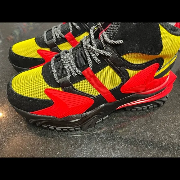 Sz 9 java red &amp; black boots