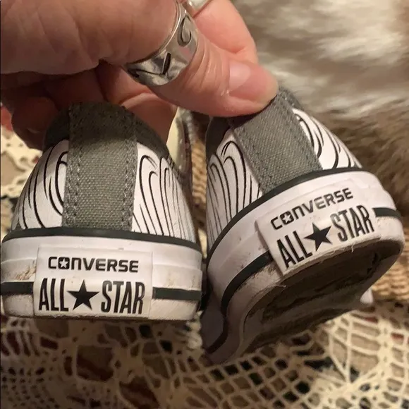 That’s All Folks Converse Looney Times cartoon sneakers Tasmanian Devil kids 2