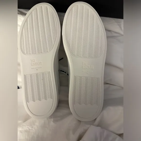 THE KOOPLES white sneakers size 40 NEW IN BOX 9-9.5. See  chart French sizing