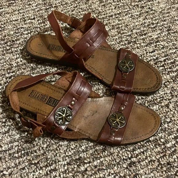 The Leather Collection woman’s sandals