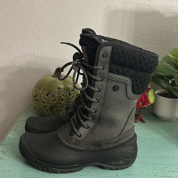 The North Face Boots SZ 8 box 155