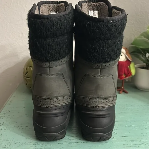 The North Face Boots SZ 8 box 155