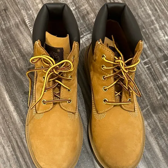 Timberland boys boots, NWOT, size 2.5