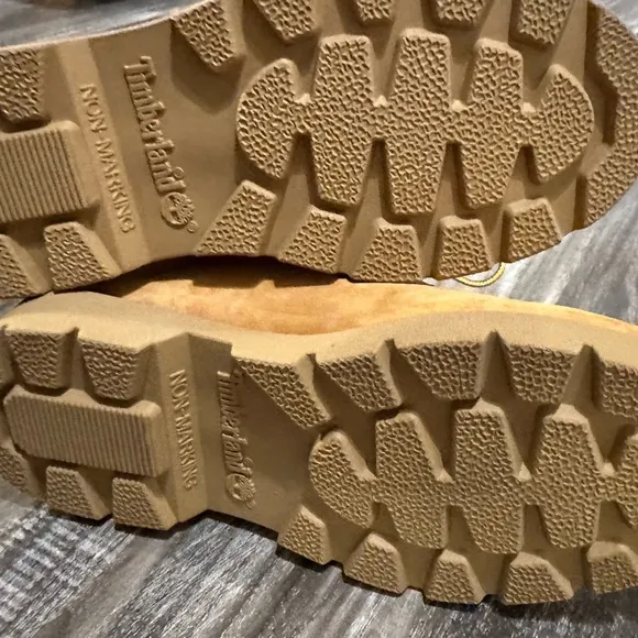 Timberland boys boots, NWOT, size 2.5