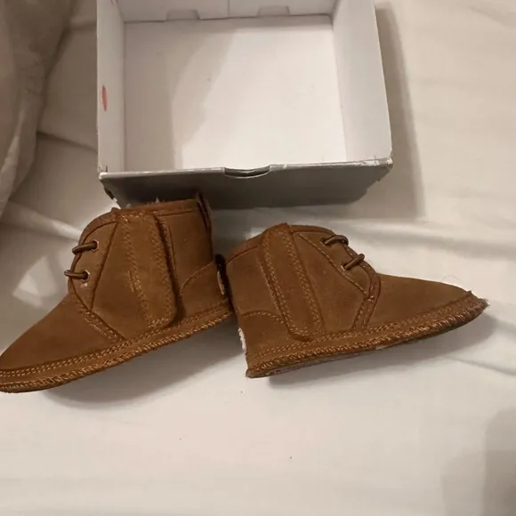 Toddler Ugg Boots (4/5c)