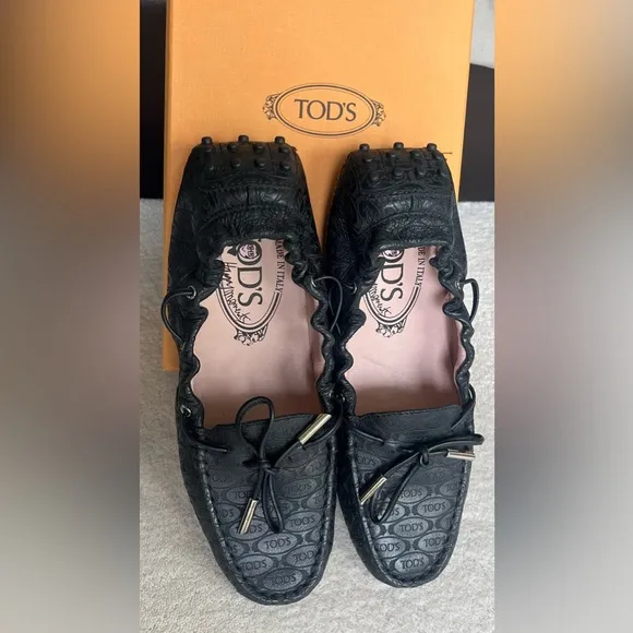 Tod's Heaven Logo Black Leather Driving  Women's Shoes, size 37, Us 7