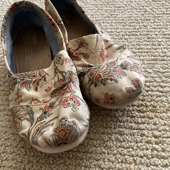 Tom’s Classics Alpargata Shoes Size 8 Loafers Flats RARE Paisley Pattern Floral