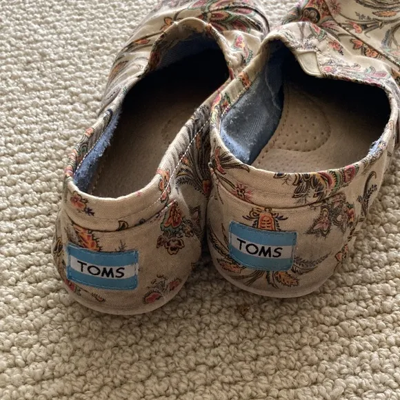 Tom’s Classics Alpargata Shoes Size 8 Loafers Flats RARE Paisley Pattern Floral