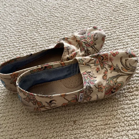 Tom’s Classics Alpargata Shoes Size 8 Loafers Flats RARE Paisley Pattern Floral