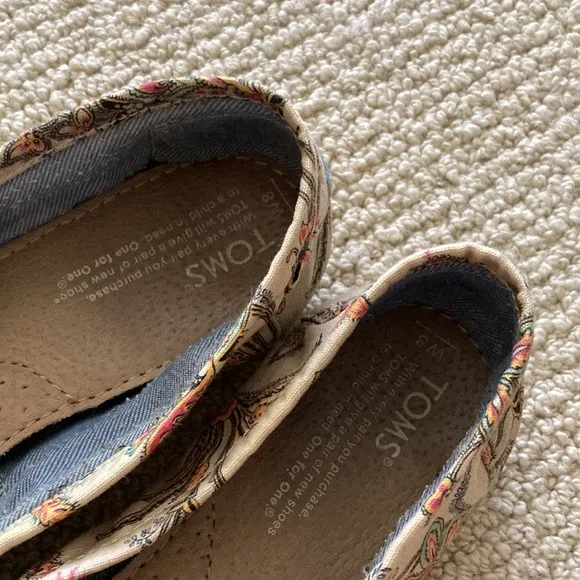 Tom’s Classics Alpargata Shoes Size 8 Loafers Flats RARE Paisley Pattern Floral