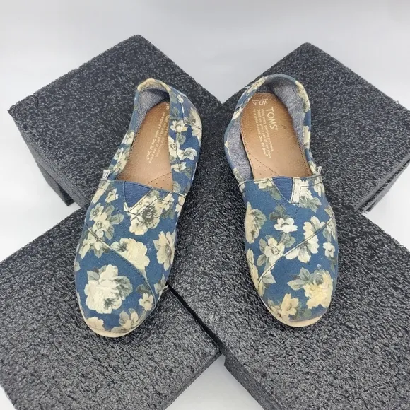 TOMS Shoes Women's 7.5 Floral Canvas Slip-On Flats