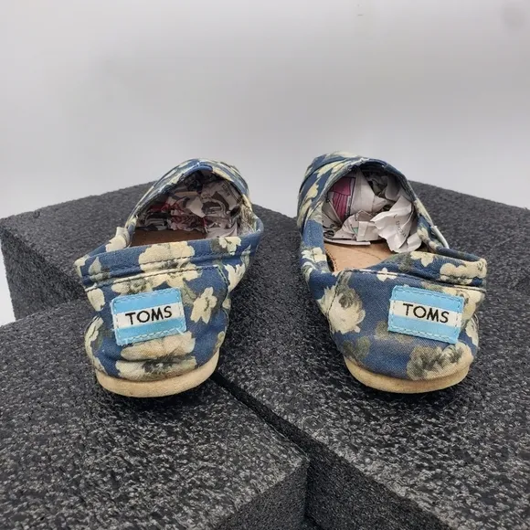 TOMS Shoes Women's 7.5 Floral Canvas Slip-On Flats