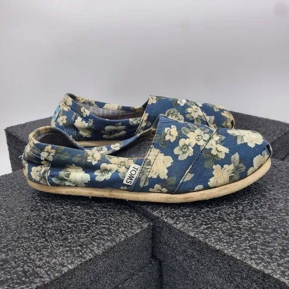 TOMS Shoes Women's 7.5 Floral Canvas Slip-On Flats
