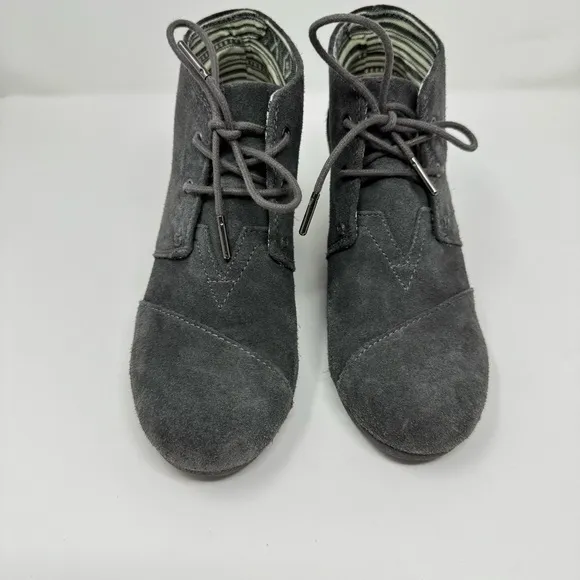 TOMS Suede Desert Lace Up Wedge Heels Booties Shoes Women's Size 8.5 Gray
