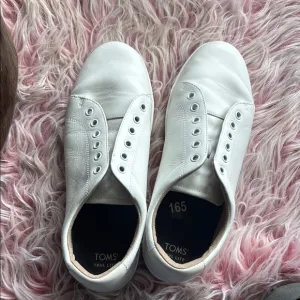 TOMS TRVL LITE White Sneakers
