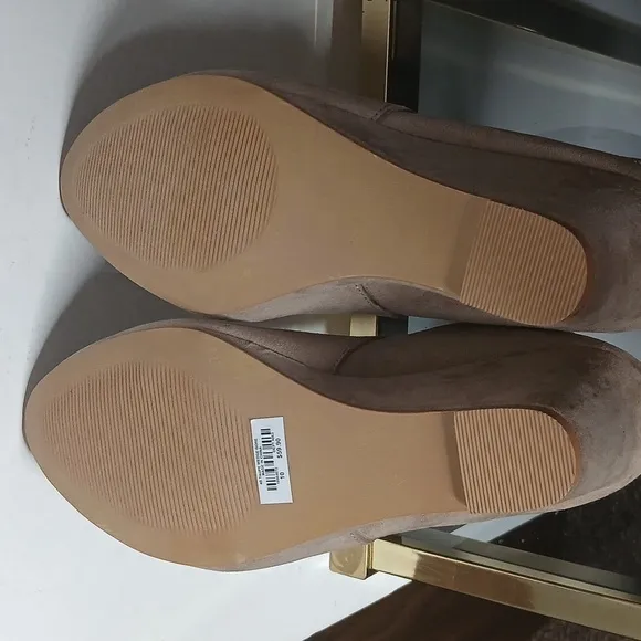 Torrid  beige taupe wedge gore heels size 10