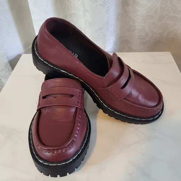 Torrid Women  Shoes Chunky Lug Sole Loafer,  Size 7.5 WW, Burgundy, Hipster