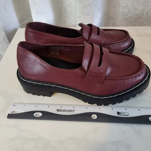 Torrid Women  Shoes Chunky Lug Sole Loafer,  Size 7.5 WW, Burgundy, Hipster