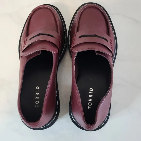 Torrid Women  Shoes Chunky Lug Sole Loafer,  Size 7.5 WW, Burgundy, Hipster