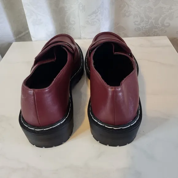 Torrid Women  Shoes Chunky Lug Sole Loafer,  Size 7.5 WW, Burgundy, Hipster