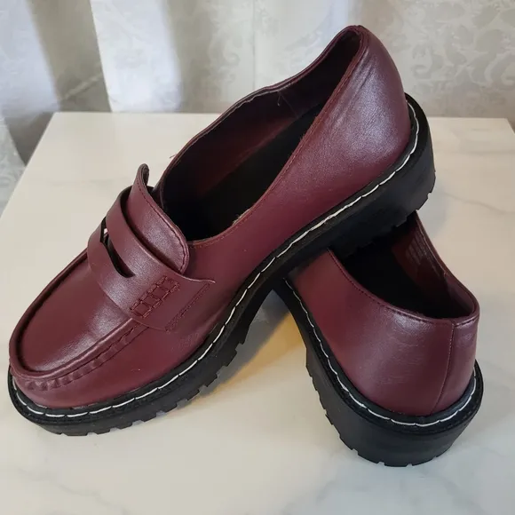 Torrid Women  Shoes Chunky Lug Sole Loafer,  Size 7.5 WW, Burgundy, Hipster