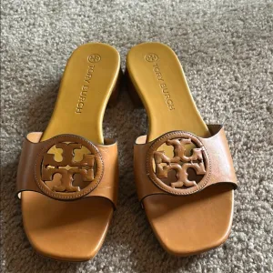 Tory Burch Bombe Miller Slide 25MM Sandal, Calf Leather, Caramel size 8